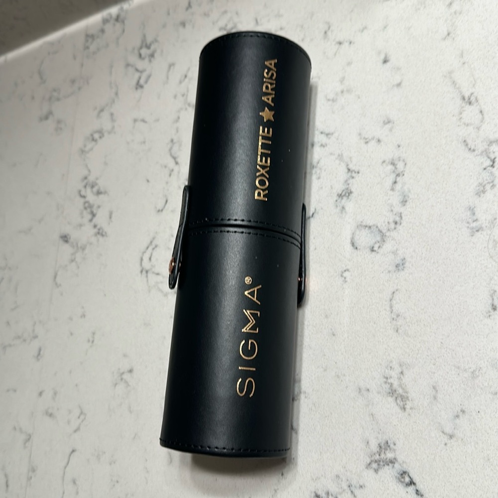 Sigma makeup brush case. Great for travel.
